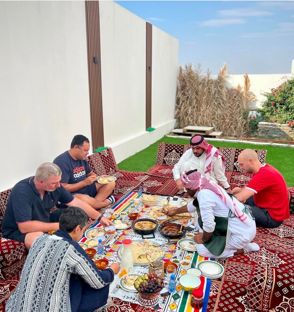عسير: تجربة طهي مباشر مع شيف في مجلس العساس